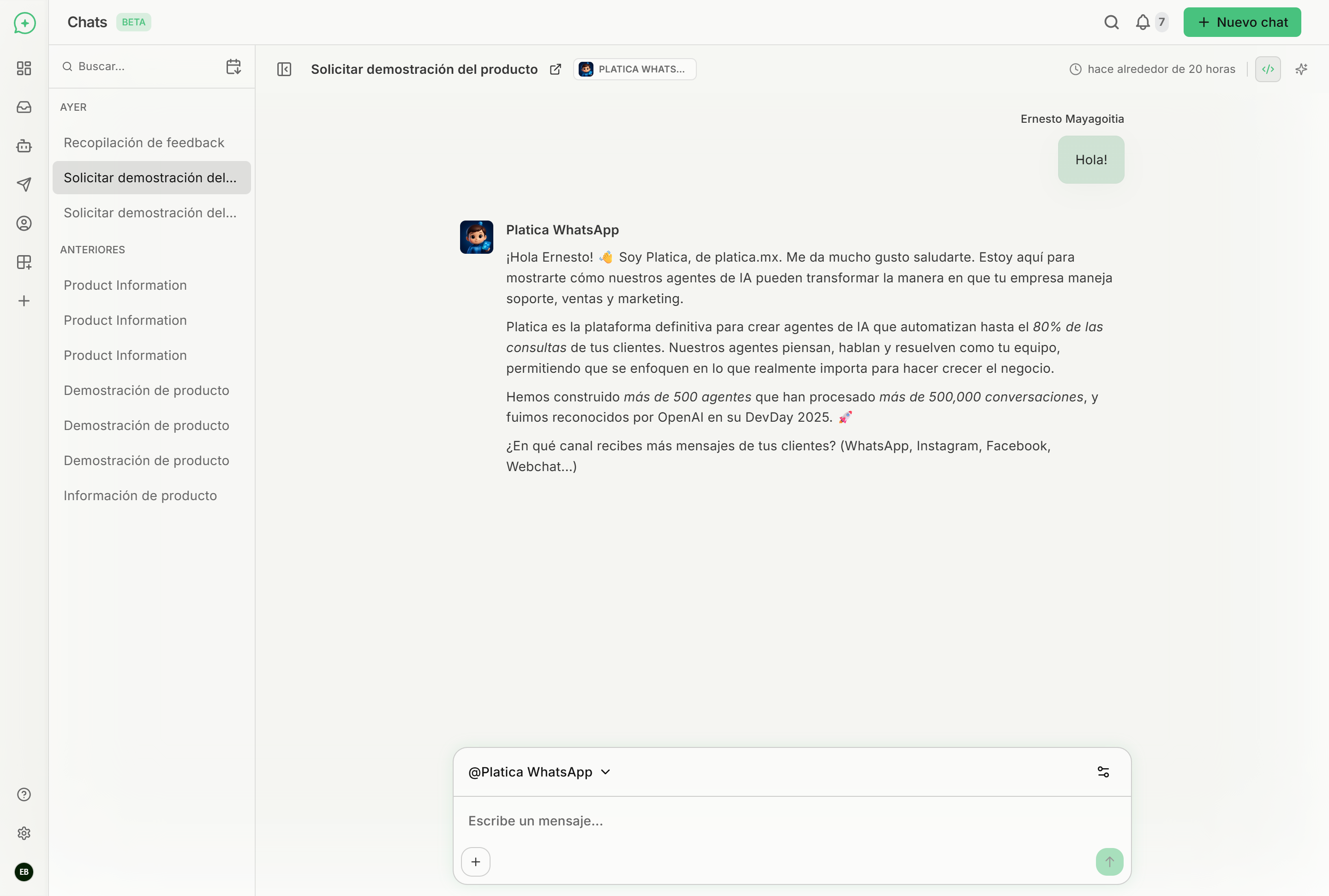 Vista de una conversación activa con un agente IA mostrando mensajes, respuestas y el campo de texto