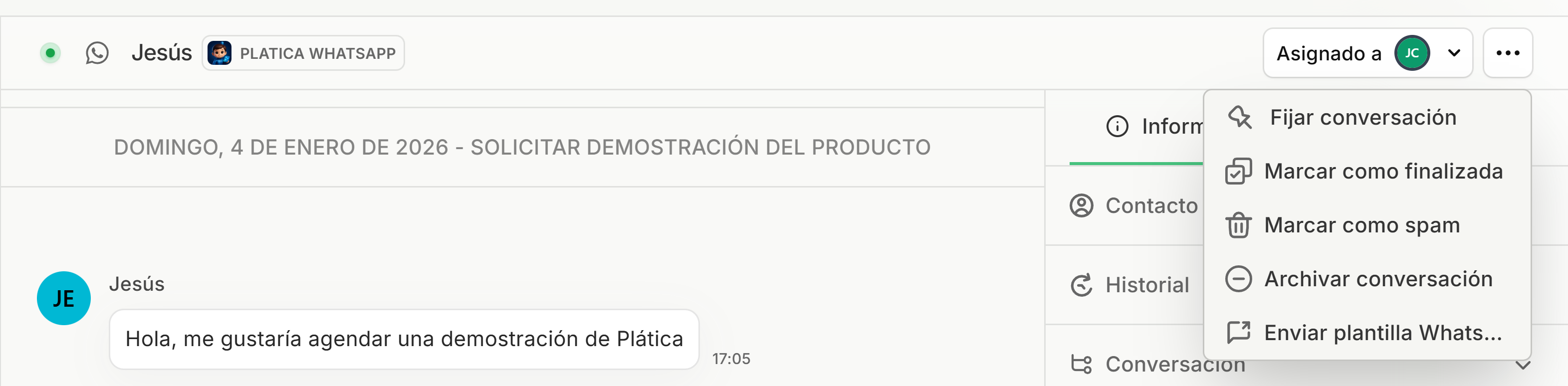 Encabezado de conversación mostrando nombre, agente y usuario asignado